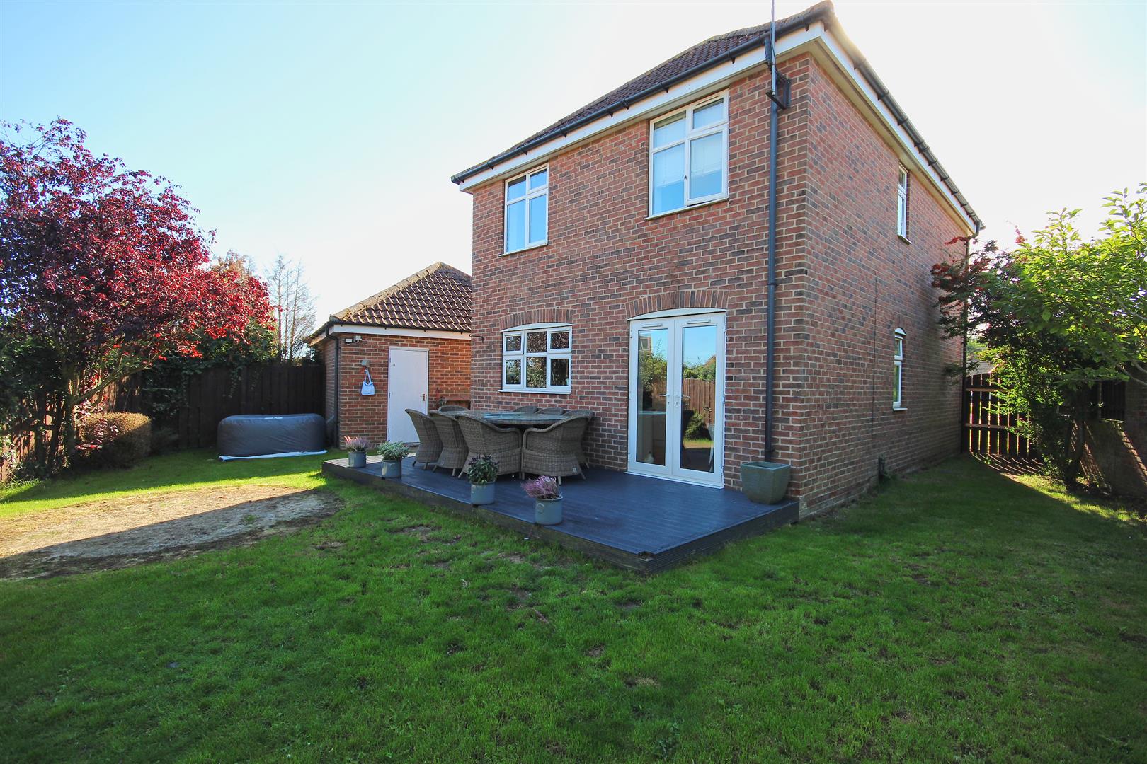 Rise Close, Long Riston